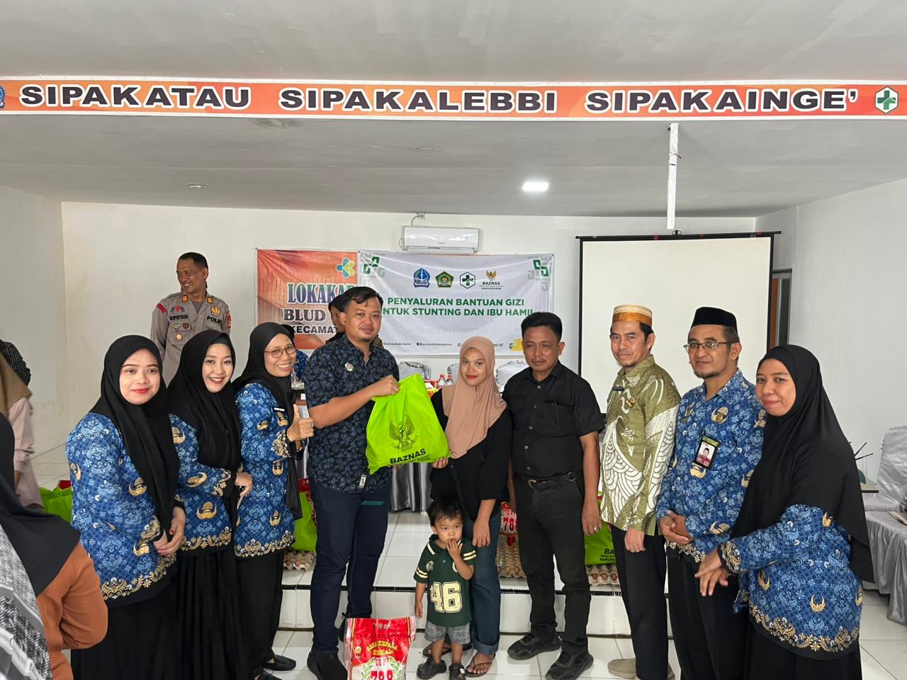 Peduli Kesehatan Ibu dan Anak, BAZNAS Bone Distribusikan 114 Paket Bantuan Gizi di Awangpone