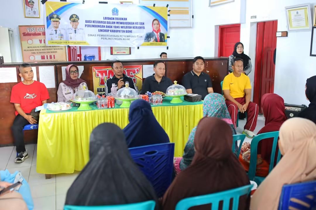 Bupati Bone Salurkan 720 Paket Bantuan untuk Keluarga Miskin dan Rentan di 10 Kecamatan
