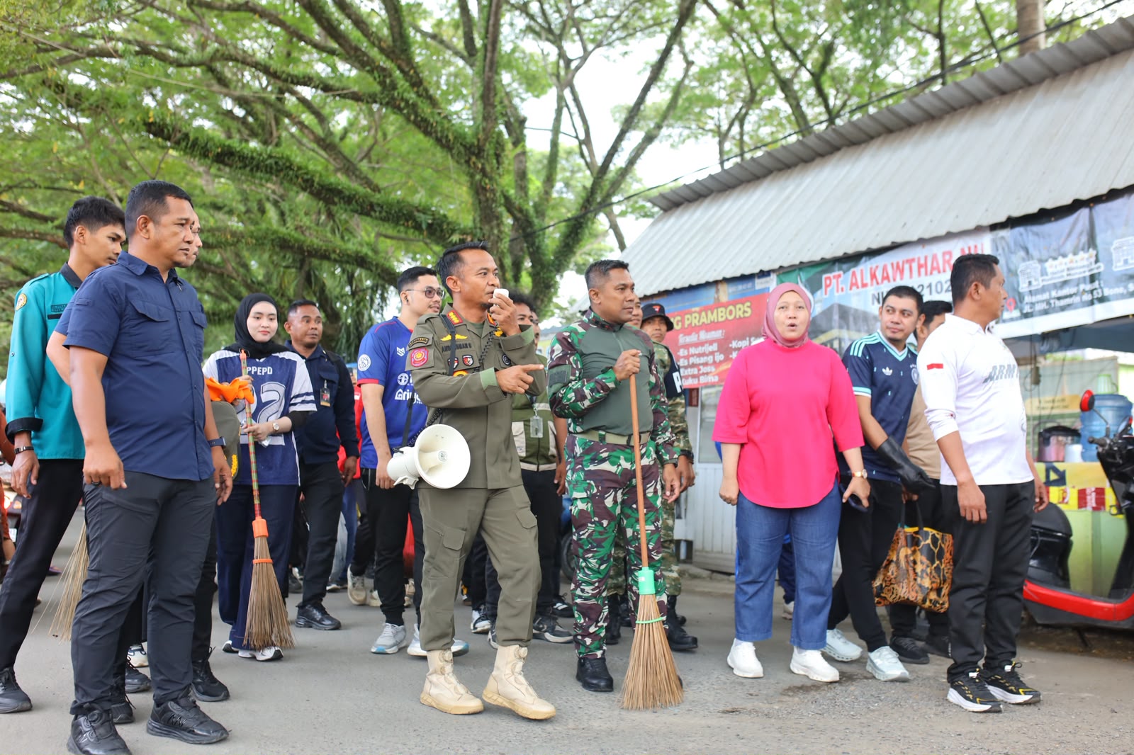 Ribuan Personel Gabungan Kepung Sampah di Bone, Bupati Andi Asman: Kebersihan Jangan Cuma Seremonial!