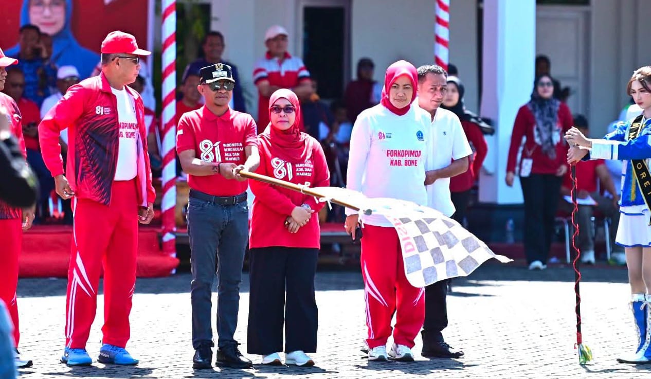 Semarak HUT ke-81 RI di Bone, Bupati Andi Asman Apresiasi Peserta Lomba Gerak Jalan Indah
