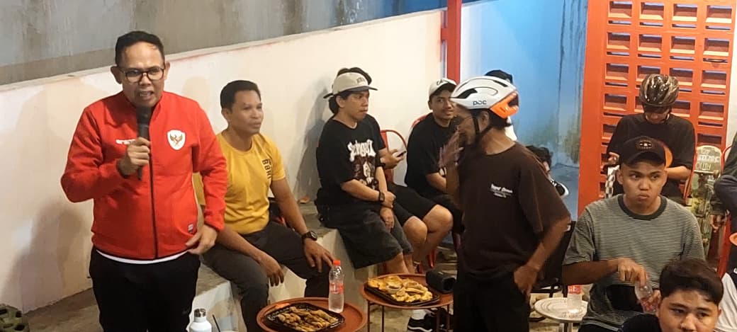 Ratusan Pesepeda Ramaikan Gowes Malam Crue Cafe, Wabup Bone Ajak Masyarakat Jadikan Olahraga Sebagai Gaya Hidup