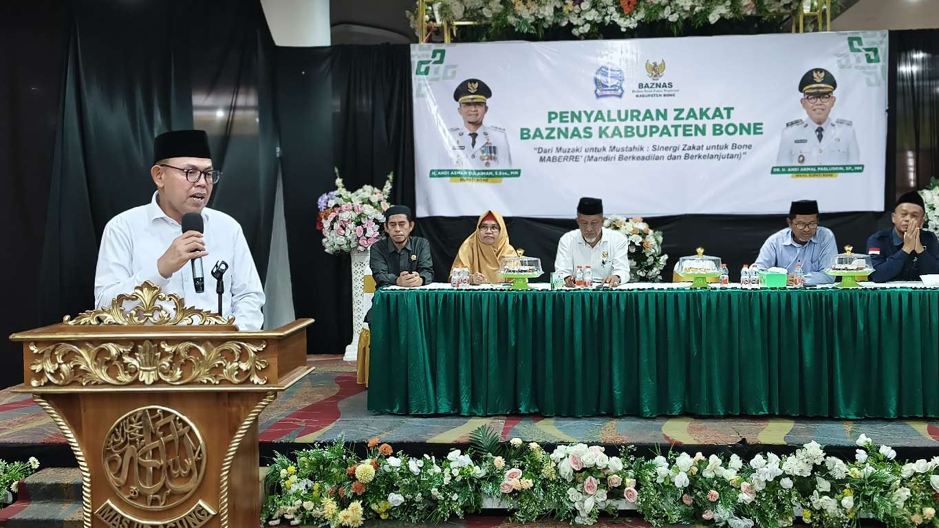 BAZNAS Bone Salurkan Bantuan, Wabup Dorong Mustahik Jadi Muzaki