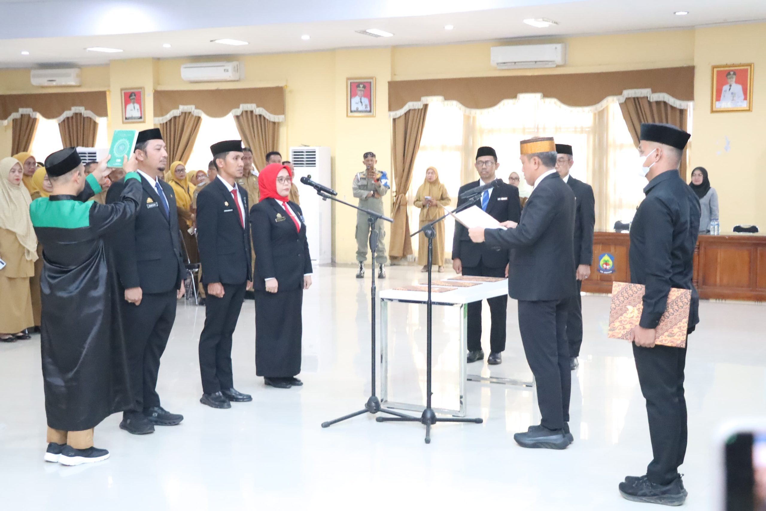 Bupati Paris Yasir Lantik Tiga Pejabat, Tekankan Inovasi dan Keterbukaan terhadap Kritik